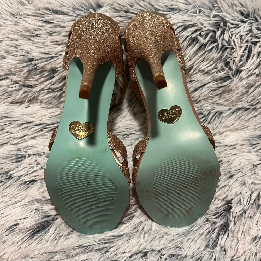Betsey Johnson Gold Glitter Tee Heels - ***See notes for sizing - Picture 3 of 15